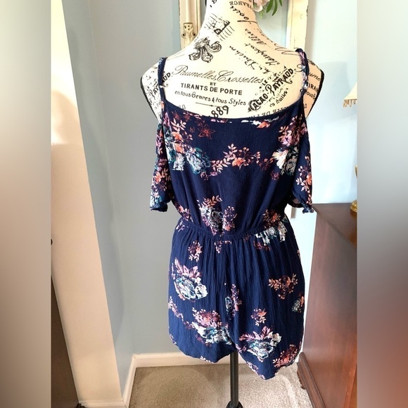 Juniors MUDD Navy Floral Cold Shoulder Romper size Small - Picture 8 of 8